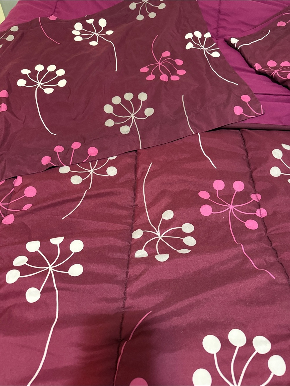 Room Essentials Floral Comforter Set in Burgundy, Pink and White in Queen Size.